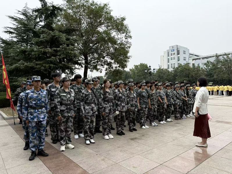 体育与音乐学院2026级新生军...